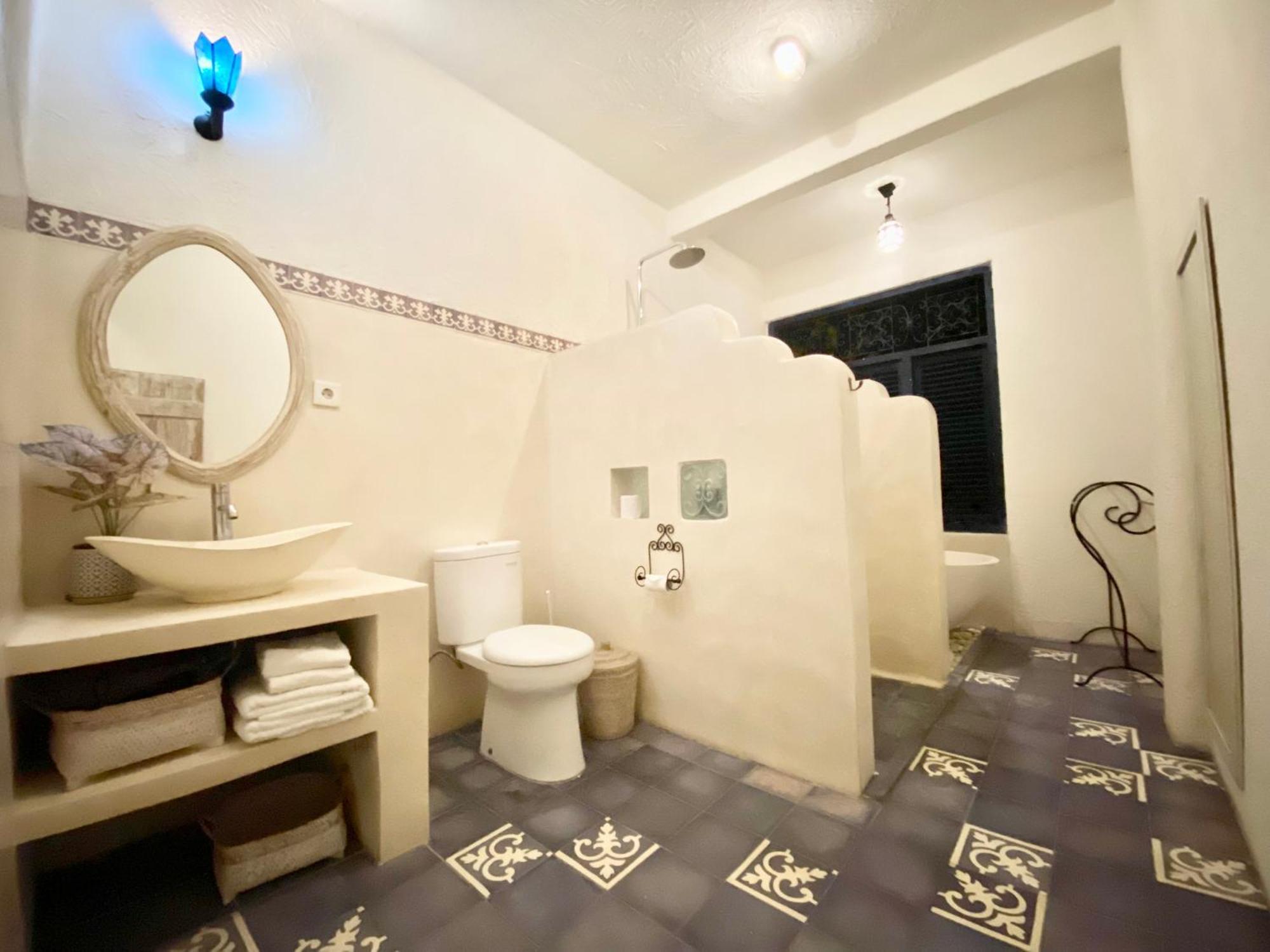Tyche Luxury 4br Near * Seminyak (Bali)